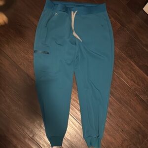 Figs women’s jogger scrubs